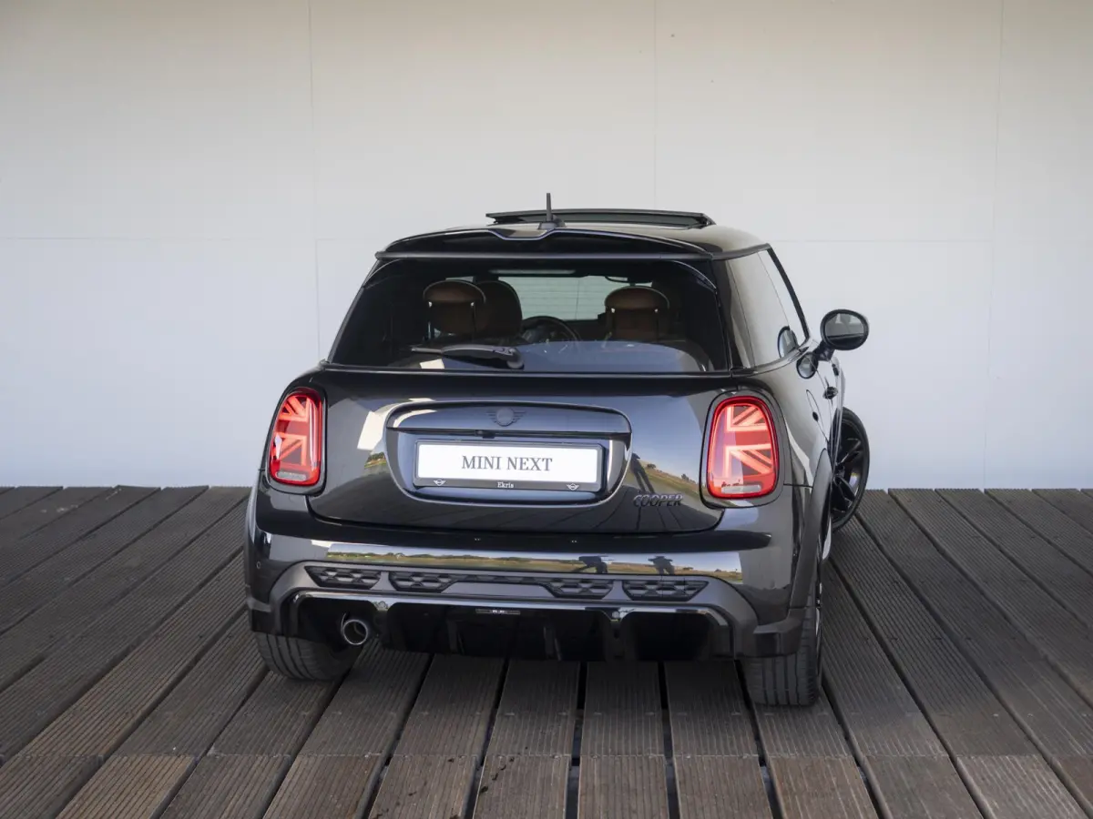 Cooper Aut. | JCW-pakket | Stuur & Stoelverwarming | Glazen panoramadak | Adaptief onderstel | MSI-pakket tot 2029! |