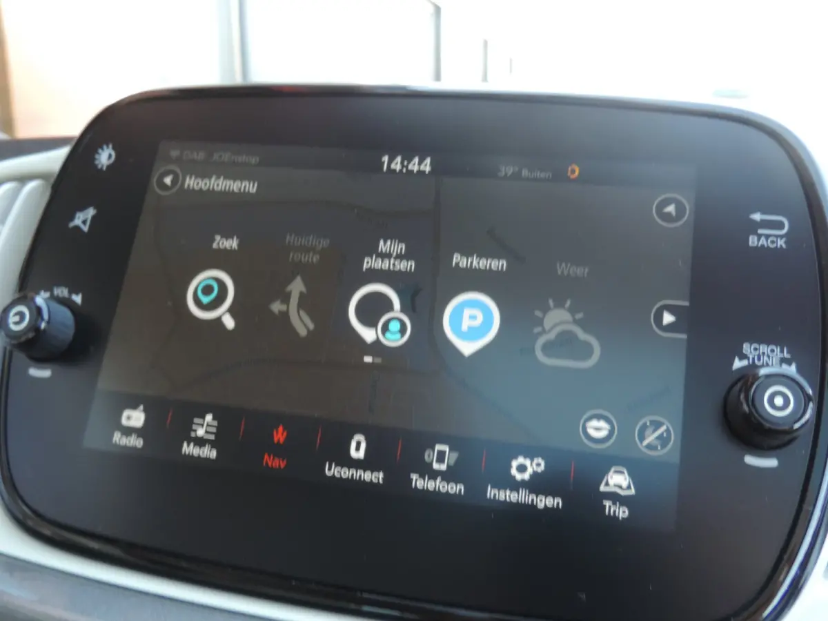 0.9 TwinAir Turbo Lounge 84.000km | Panodak | 15'' Lmvelgen | Cruise contr | PDC | CarPlay | Airco | Navi | Bluetooth