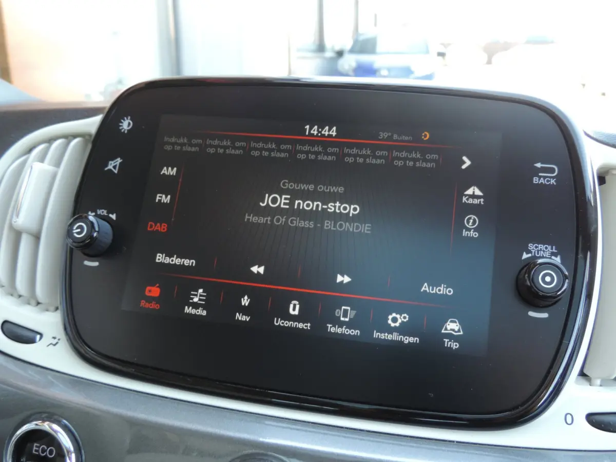 0.9 TwinAir Turbo Lounge 84.000km | Panodak | 15'' Lmvelgen | Cruise contr | PDC | CarPlay | Airco | Navi | Bluetooth