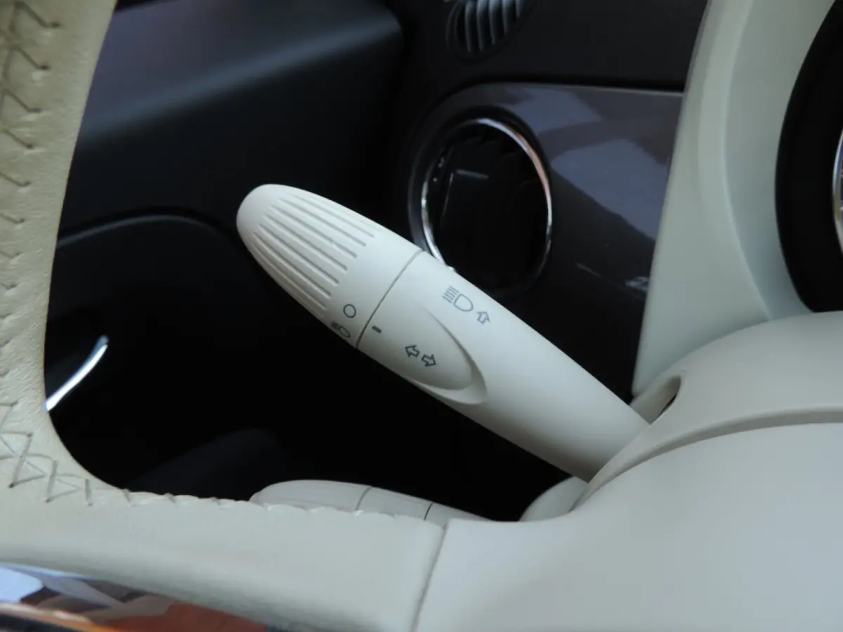 0.9 TwinAir Turbo Lounge 84.000km | Panodak | 15'' Lmvelgen | Cruise contr | PDC | CarPlay | Airco | Navi | Bluetooth