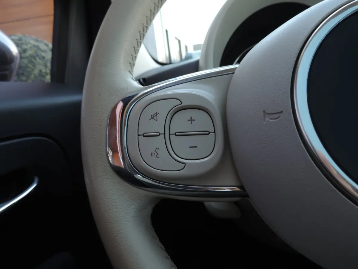 0.9 TwinAir Turbo Lounge 84.000km | Panodak | 15'' Lmvelgen | Cruise contr | PDC | CarPlay | Airco | Navi | Bluetooth