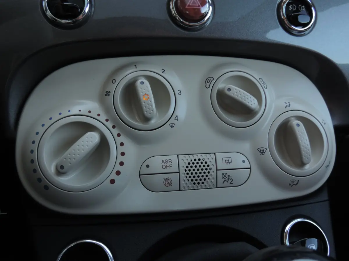 0.9 TwinAir Turbo Lounge 84.000km | Panodak | 15'' Lmvelgen | Cruise contr | PDC | CarPlay | Airco | Navi | Bluetooth
