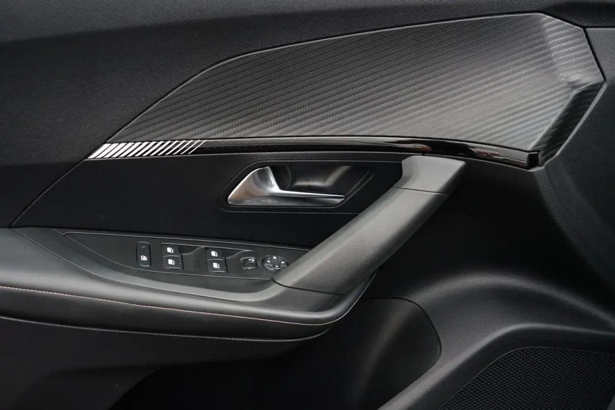 1.2 PureTech 130 Allure, NL, aut. cam. CarPlay, LED
