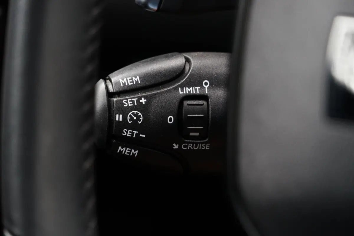 1.2 PureTech 130 Allure, NL, aut. cam. CarPlay, LED