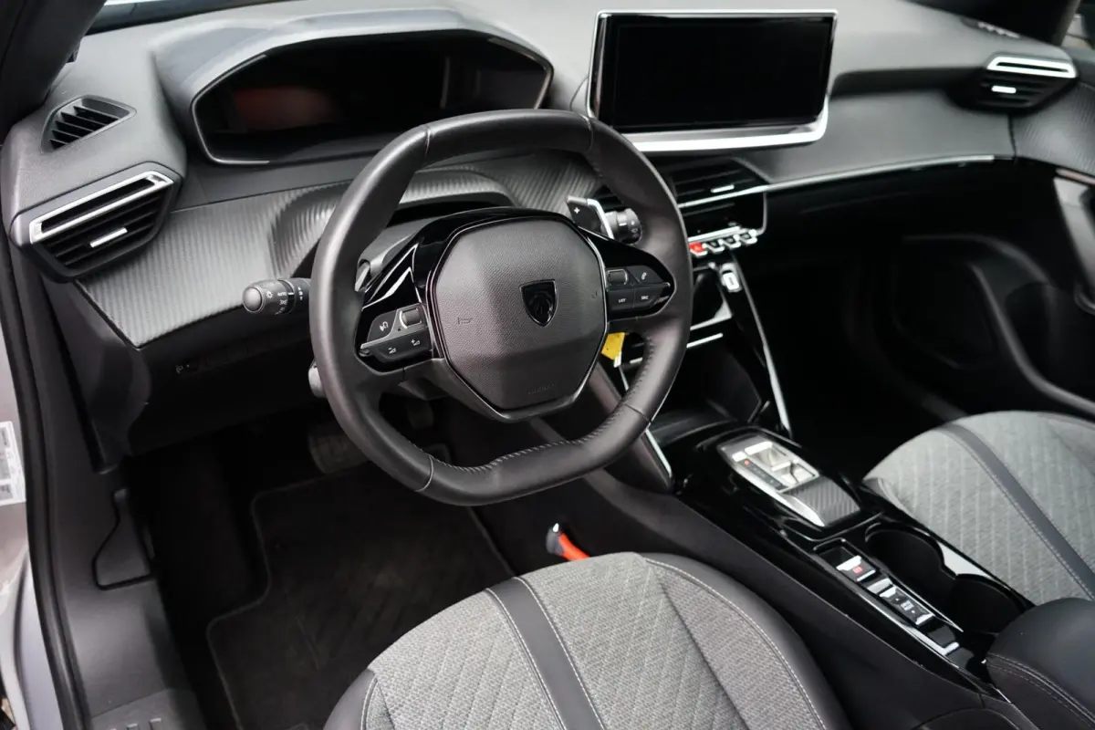 1.2 PureTech 130 Allure, NL, aut. cam. CarPlay, LED