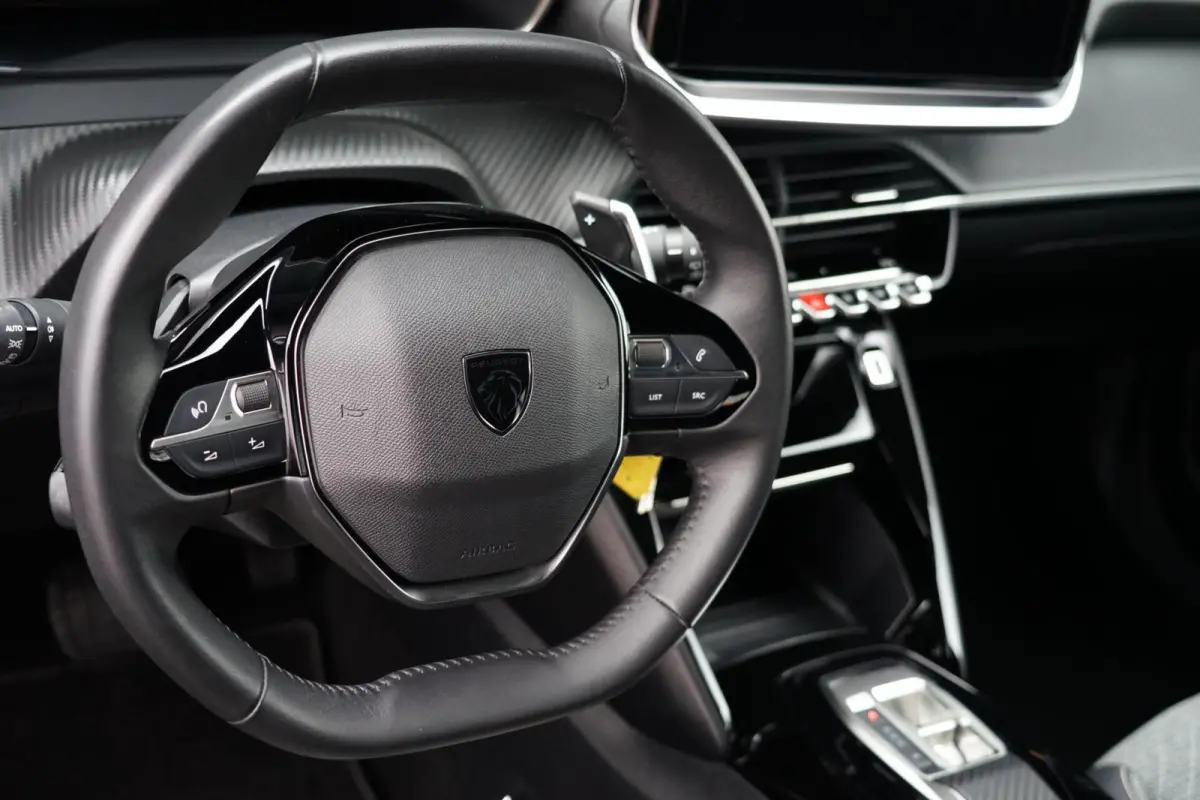 1.2 PureTech 130 Allure, NL, aut. cam. CarPlay, LED