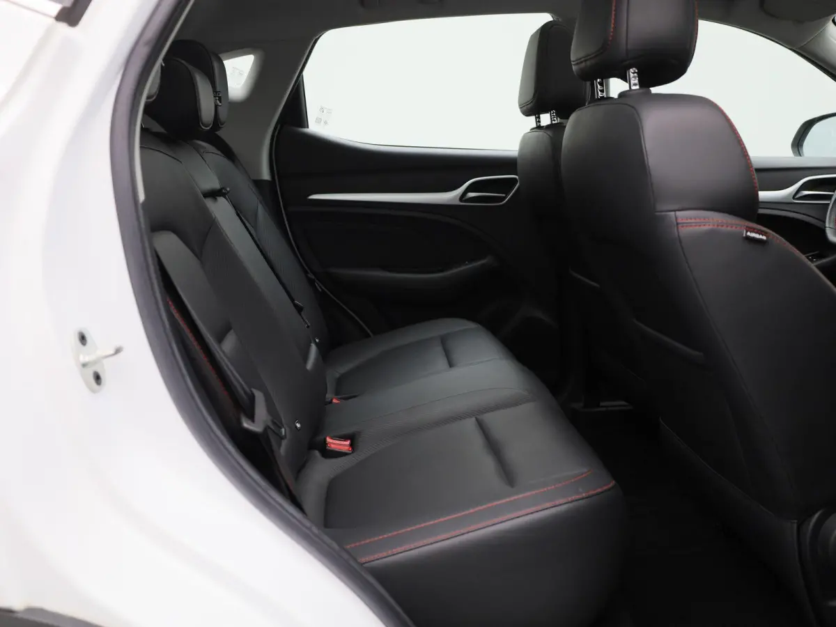 Long Range Luxury 70 kWh | Automaat | Panoramadak | Leder | Navigatie | Airco | Achteruitrijcamera | Apple Carplay / Android Auto | Stoelverwarming | Lichtmetalen Velgen |