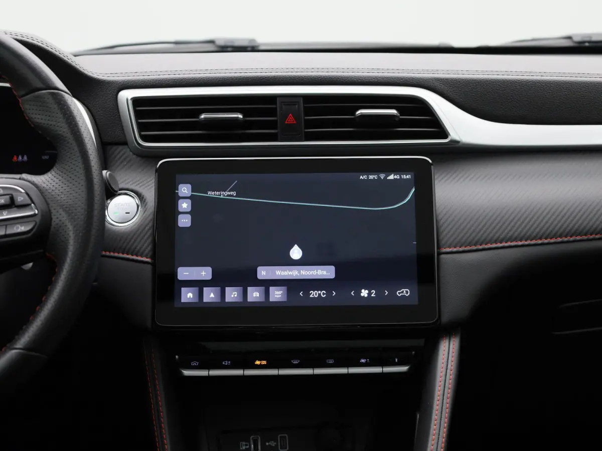 Long Range Luxury 70 kWh | Automaat | Panoramadak | Leder | Navigatie | Airco | Achteruitrijcamera | Apple Carplay / Android Auto | Stoelverwarming | Lichtmetalen Velgen |