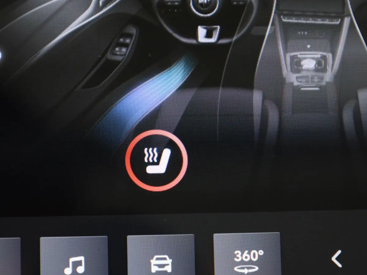 Long Range Luxury 70 kWh | Automaat | Panoramadak | Leder | Navigatie | Airco | Achteruitrijcamera | Apple Carplay / Android Auto | Stoelverwarming | Lichtmetalen Velgen |