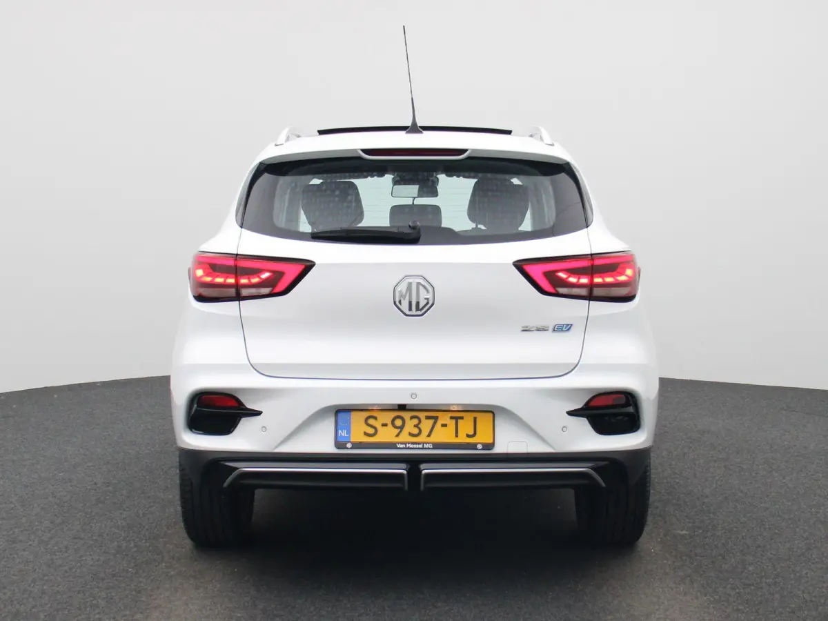 Long Range Luxury 70 kWh | Automaat | Panoramadak | Leder | Navigatie | Airco | Achteruitrijcamera | Apple Carplay / Android Auto | Stoelverwarming | Lichtmetalen Velgen |