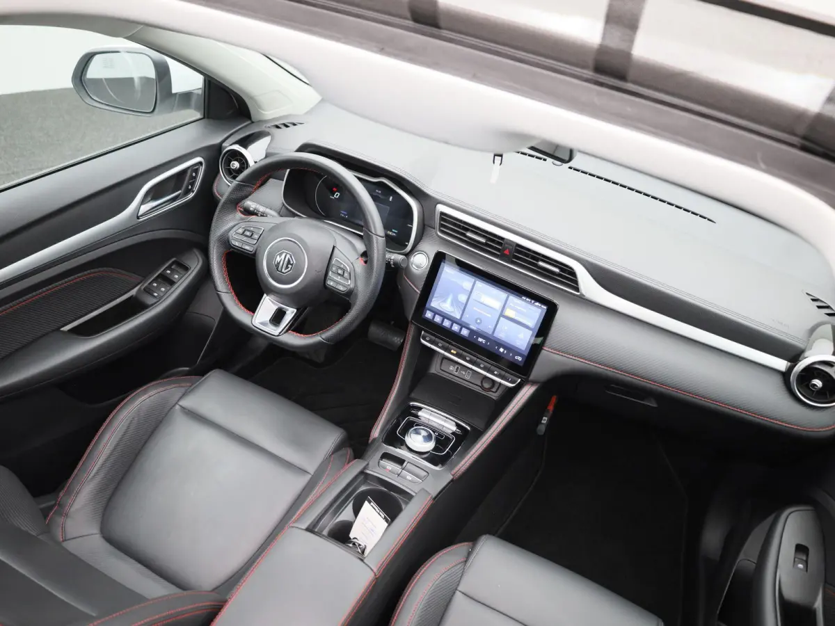 Long Range Luxury 70 kWh | Automaat | Panoramadak | Leder | Navigatie | Airco | Achteruitrijcamera | Apple Carplay / Android Auto | Stoelverwarming | Lichtmetalen Velgen |