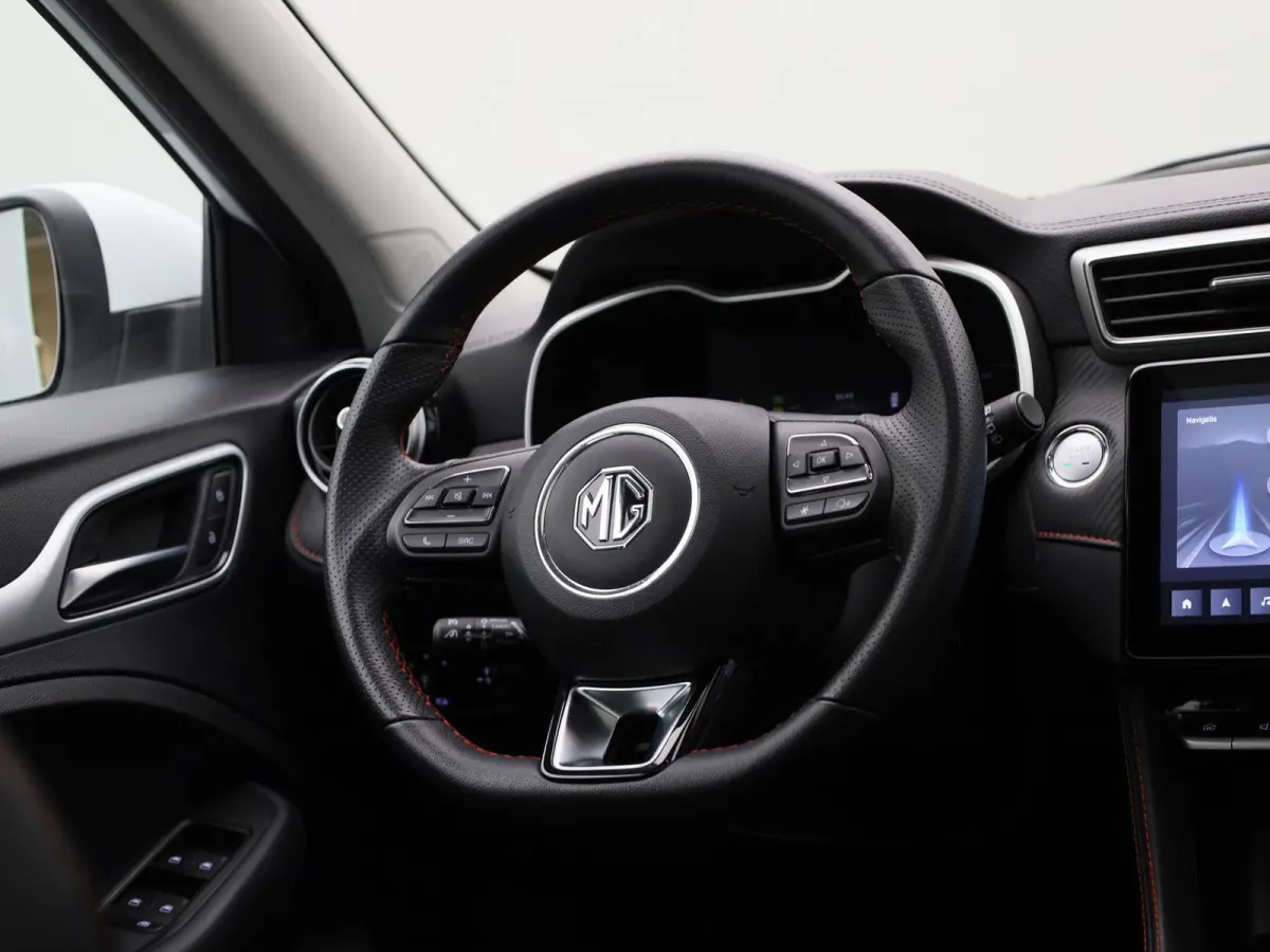 Long Range Luxury 70 kWh | Automaat | Panoramadak | Leder | Navigatie | Airco | Achteruitrijcamera | Apple Carplay / Android Auto | Stoelverwarming | Lichtmetalen Velgen |
