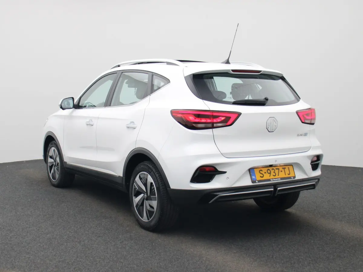 Long Range Luxury 70 kWh | Automaat | Panoramadak | Leder | Navigatie | Airco | Achteruitrijcamera | Apple Carplay / Android Auto | Stoelverwarming | Lichtmetalen Velgen |