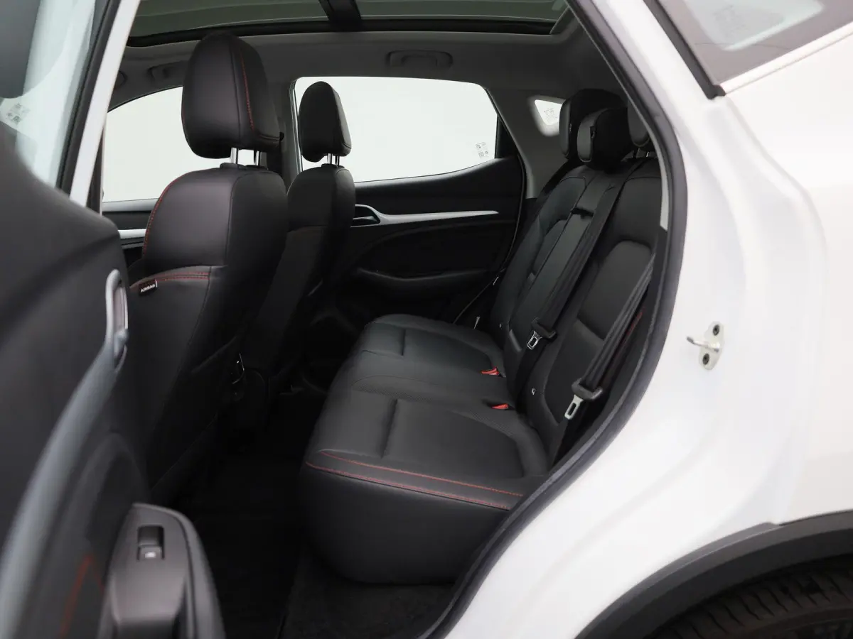 Long Range Luxury 70 kWh | Automaat | Panoramadak | Leder | Navigatie | Airco | Achteruitrijcamera | Apple Carplay / Android Auto | Stoelverwarming | Lichtmetalen Velgen |