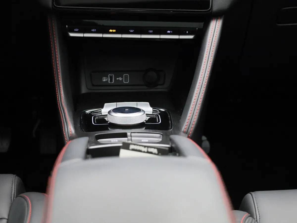 Long Range Luxury 70 kWh | Automaat | Panoramadak | Leder | Navigatie | Airco | Achteruitrijcamera | Apple Carplay / Android Auto | Stoelverwarming | Lichtmetalen Velgen |