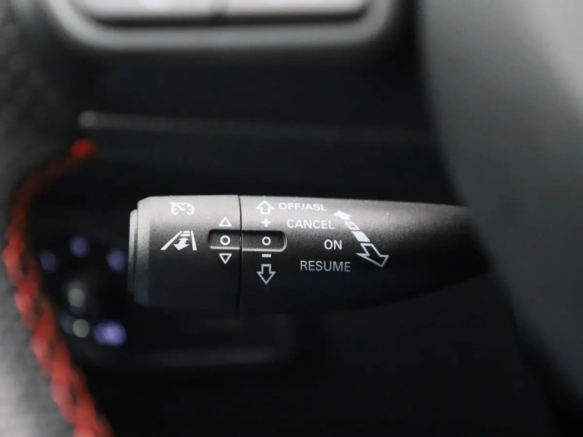 Long Range Luxury 70 kWh | Automaat | Panoramadak | Leder | Navigatie | Airco | Achteruitrijcamera | Apple Carplay / Android Auto | Stoelverwarming | Lichtmetalen Velgen |