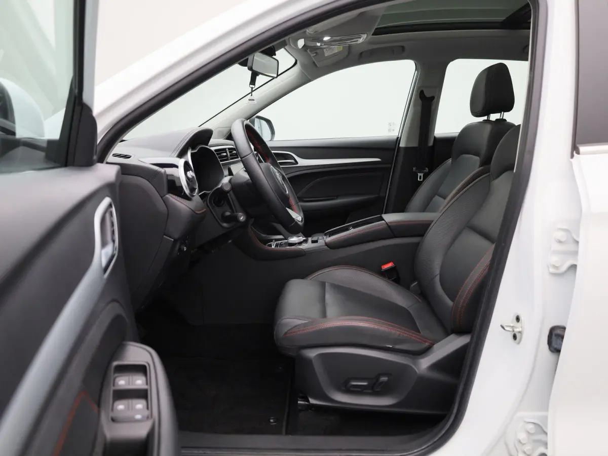 Long Range Luxury 70 kWh | Automaat | Panoramadak | Leder | Navigatie | Airco | Achteruitrijcamera | Apple Carplay / Android Auto | Stoelverwarming | Lichtmetalen Velgen |