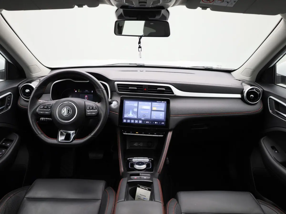 Long Range Luxury 70 kWh | Automaat | Panoramadak | Leder | Navigatie | Airco | Achteruitrijcamera | Apple Carplay / Android Auto | Stoelverwarming | Lichtmetalen Velgen |