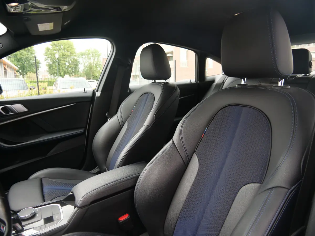 218i Business Edition 136 Pk Automaat M-pakket / Navi / DAB / Apple Carplay