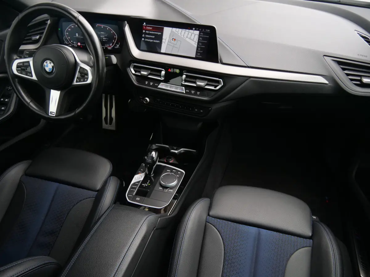 218i Business Edition 136 Pk Automaat M-pakket / Navi / DAB / Apple Carplay