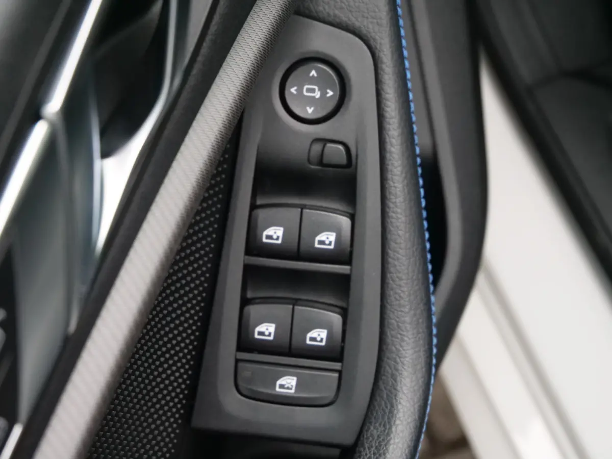 218i Business Edition 136 Pk Automaat M-pakket / Navi / DAB / Apple Carplay