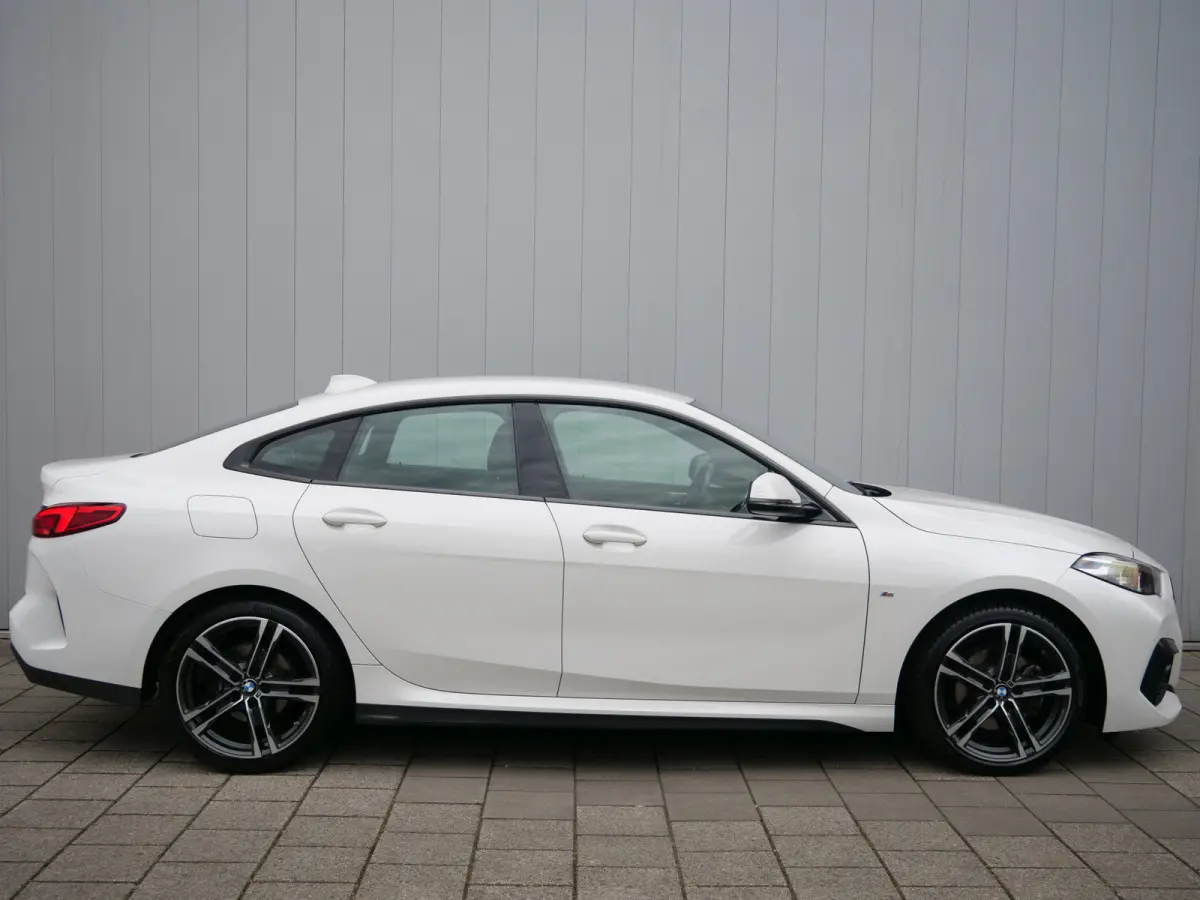 218i Business Edition 136 Pk Automaat M-pakket / Navi / DAB / Apple Carplay