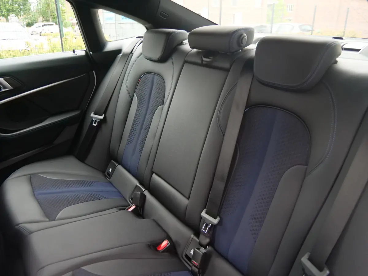 218i Business Edition 136 Pk Automaat M-pakket / Navi / DAB / Apple Carplay