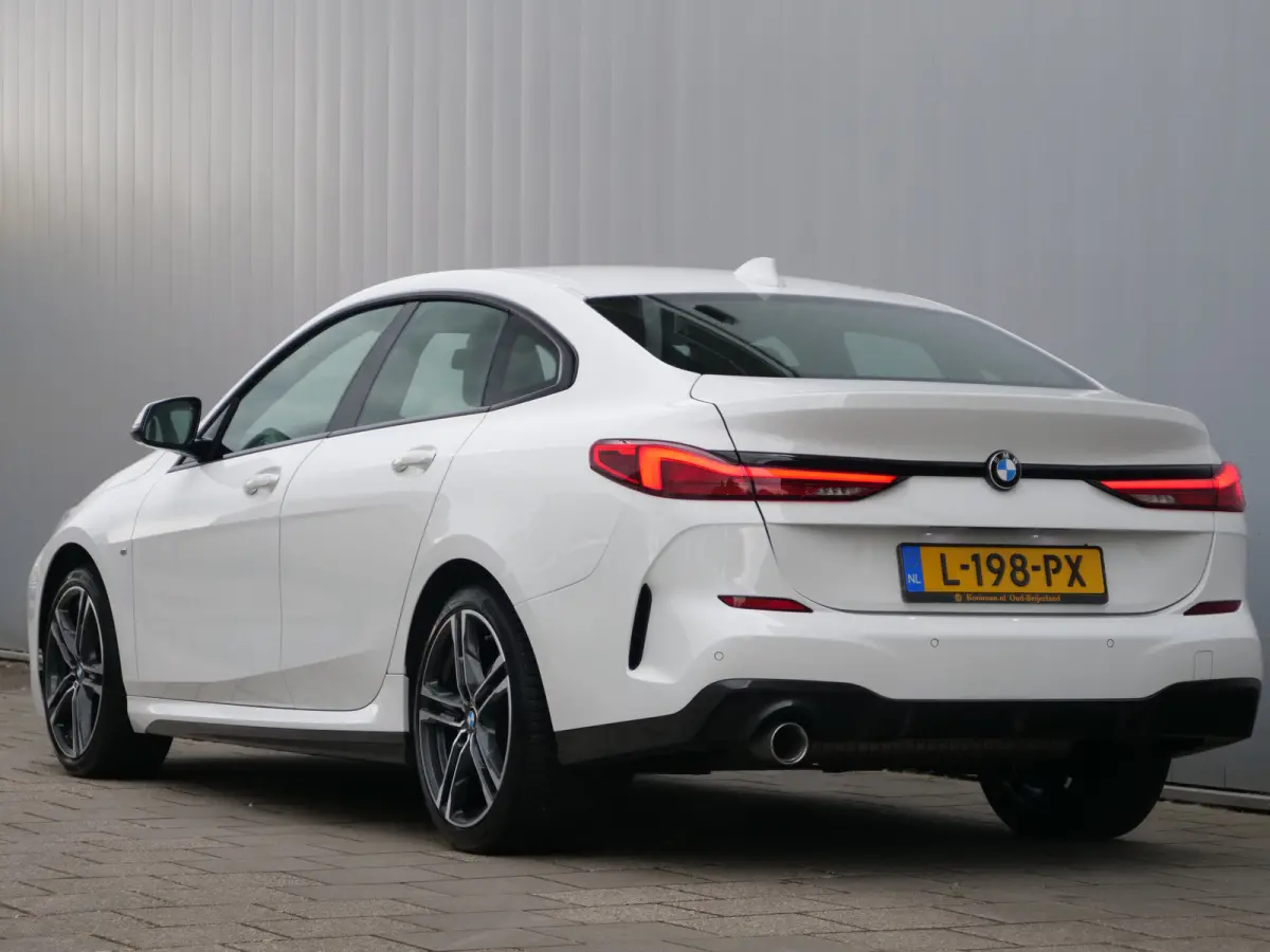 218i Business Edition 136 Pk Automaat M-pakket / Navi / DAB / Apple Carplay