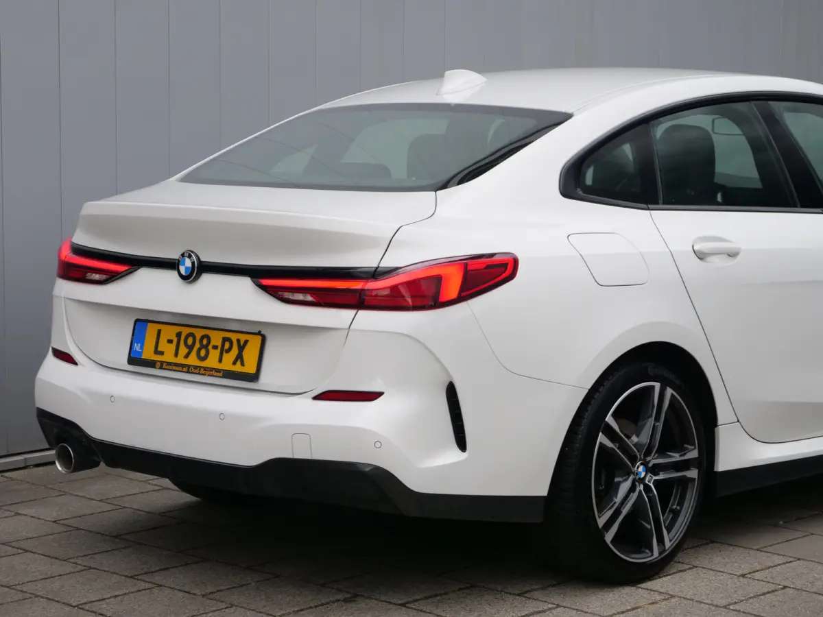 218i Business Edition 136 Pk Automaat M-pakket / Navi / DAB / Apple Carplay