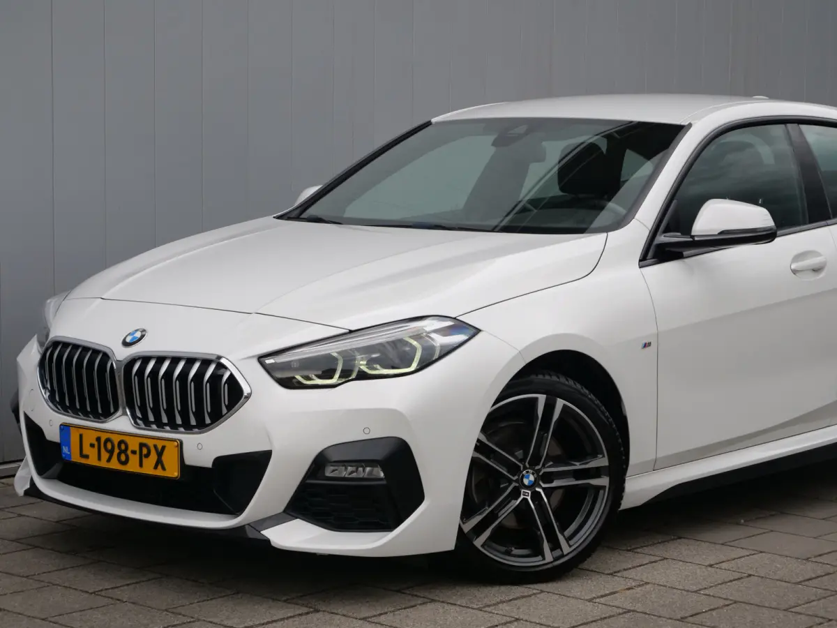 218i Business Edition 136 Pk Automaat M-pakket / Navi / DAB / Apple Carplay