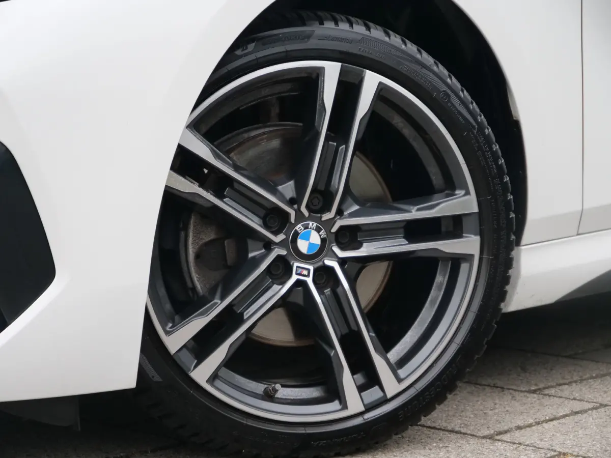 218i Business Edition 136 Pk Automaat M-pakket / Navi / DAB / Apple Carplay