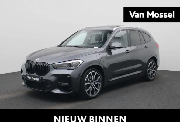 xDrive25e Executive | M-SPORT | Panoramadak | Harman Kardon | Sfeerverlichting | Apple Carplay / Android Auto | Stoelverwarming | Adaptive Cruise Control | Heads-Up | Elektrische Achterklep 