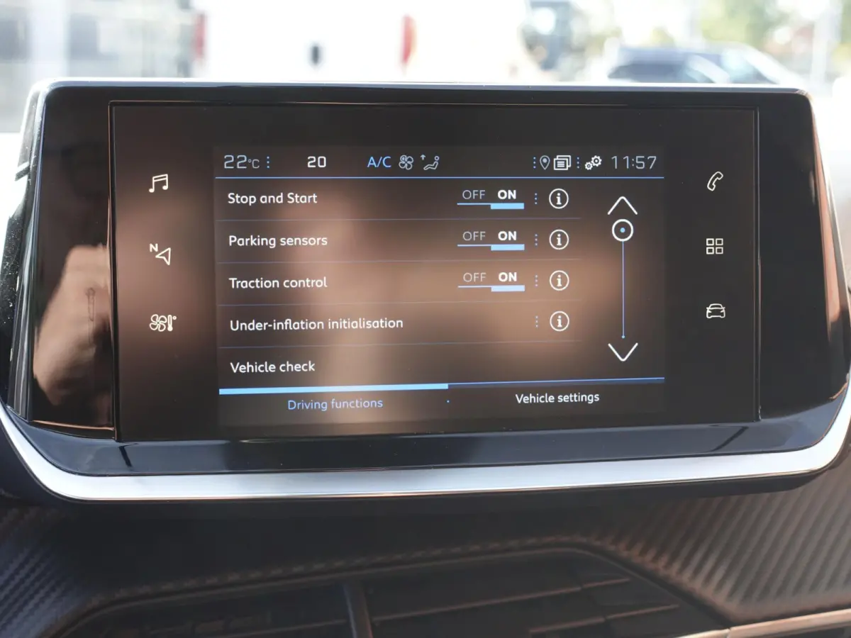 1.2 PureTech 101pk Active Pack Navigatie Apple Carplay/Android Auto Parkeersensoren achter Cruise Control Ledverlichting Climate Control