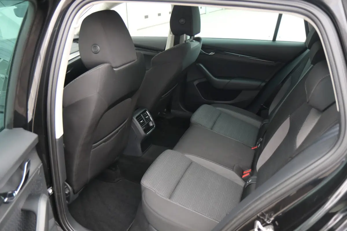 1.0 TSI 110pk Ambition | Navigatie | App Connect | Parkeersensoren |