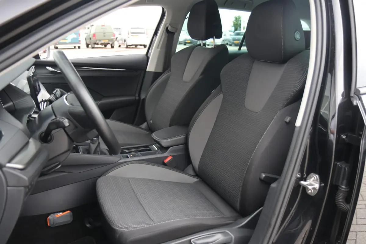 1.0 TSI 110pk Ambition | Navigatie | App Connect | Parkeersensoren |