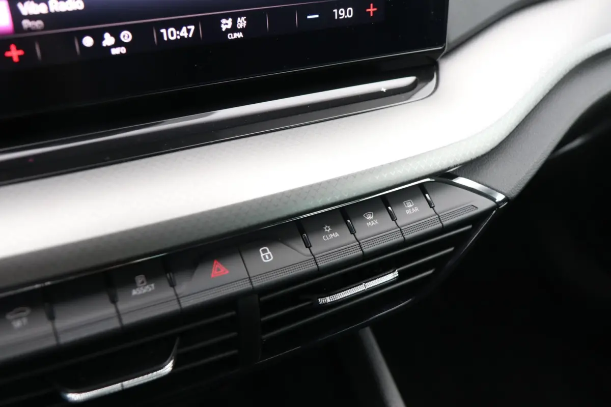 1.0 TSI 110pk Ambition | Navigatie | App Connect | Parkeersensoren |