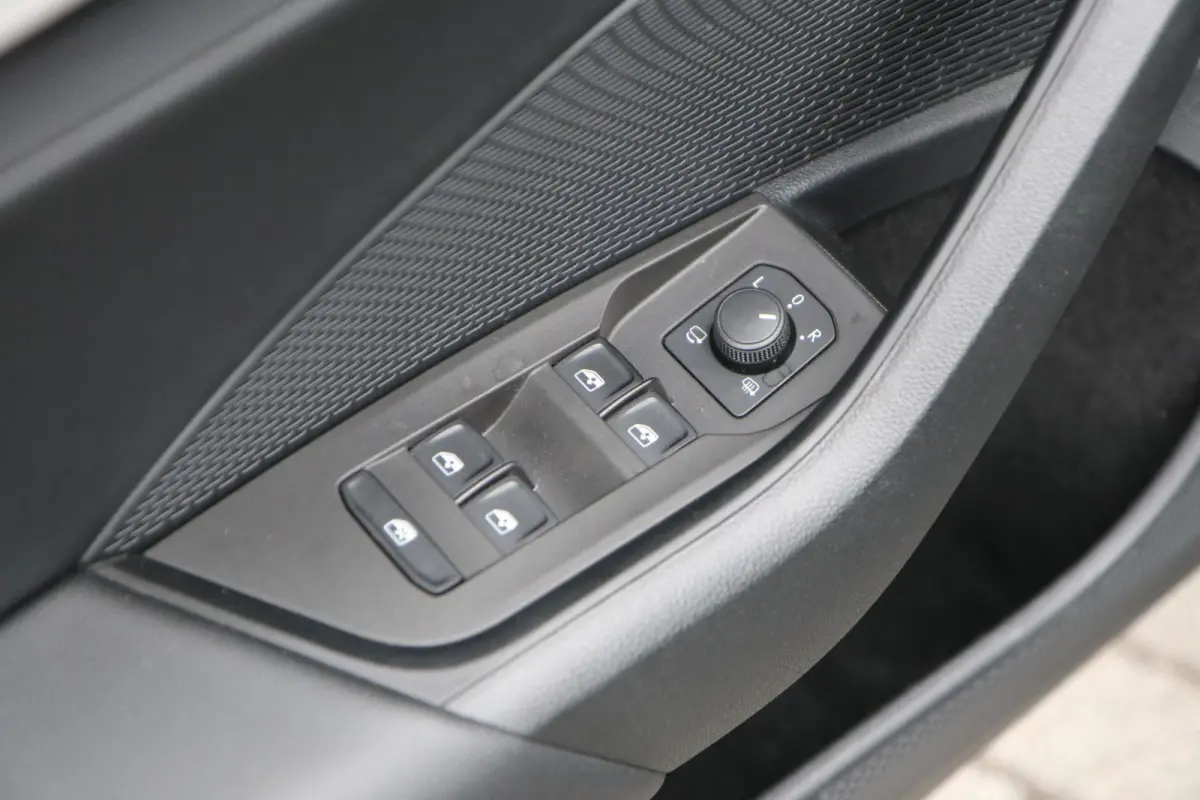 1.0 TSI 110pk Ambition | Navigatie | App Connect | Parkeersensoren |
