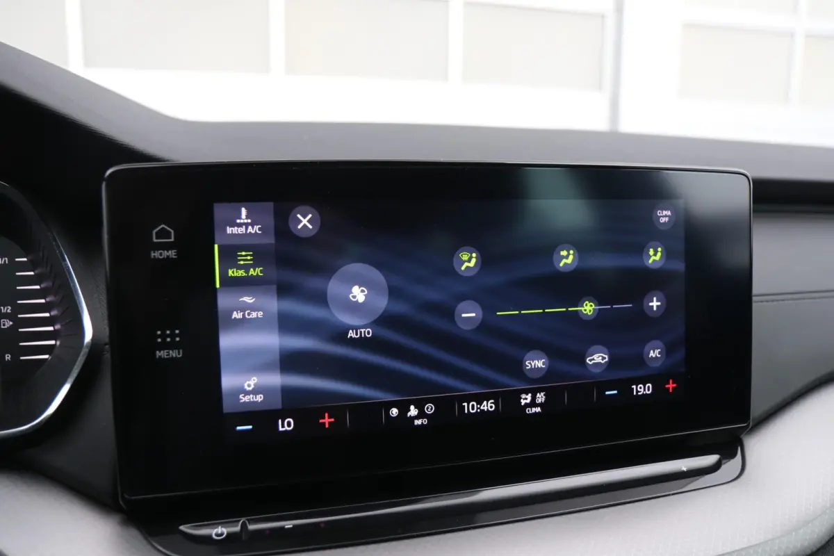 1.0 TSI 110pk Ambition | Navigatie | App Connect | Parkeersensoren |