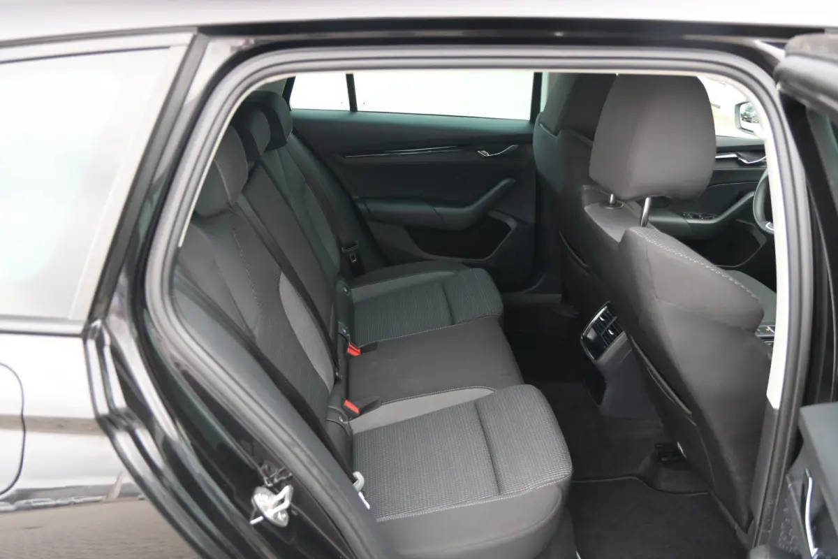1.0 TSI 110pk Ambition | Navigatie | App Connect | Parkeersensoren |