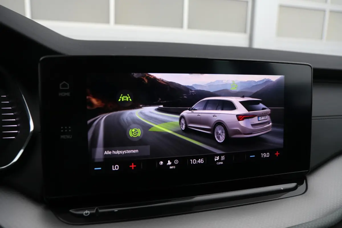 1.0 TSI 110pk Ambition | Navigatie | App Connect | Parkeersensoren |
