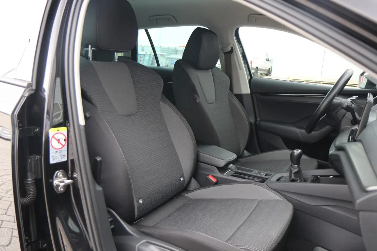 1.0 TSI 110pk Ambition | Navigatie | App Connect | Parkeersensoren |