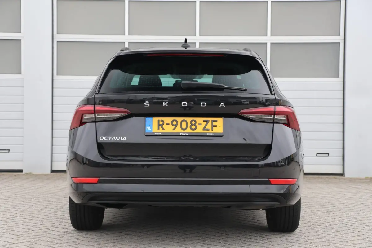1.0 TSI 110pk Ambition | Navigatie | App Connect | Parkeersensoren |