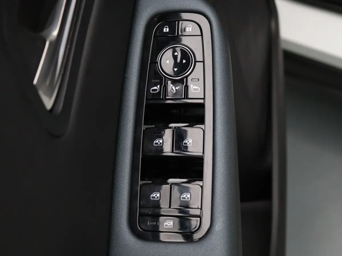 Evolve 52 kWh BOSE | Elektr. Achterklep