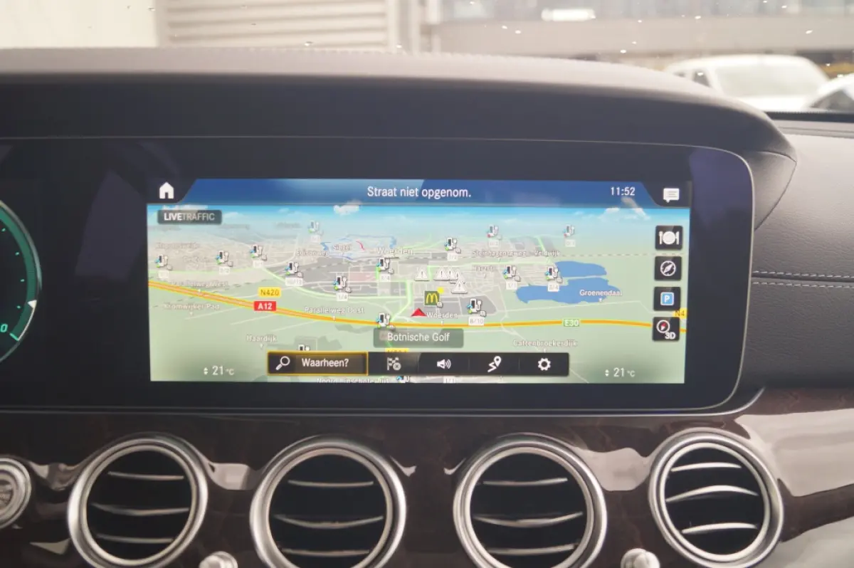 300de PHEV -LEER-PANO-BURMESTER-LUCHTVERING-