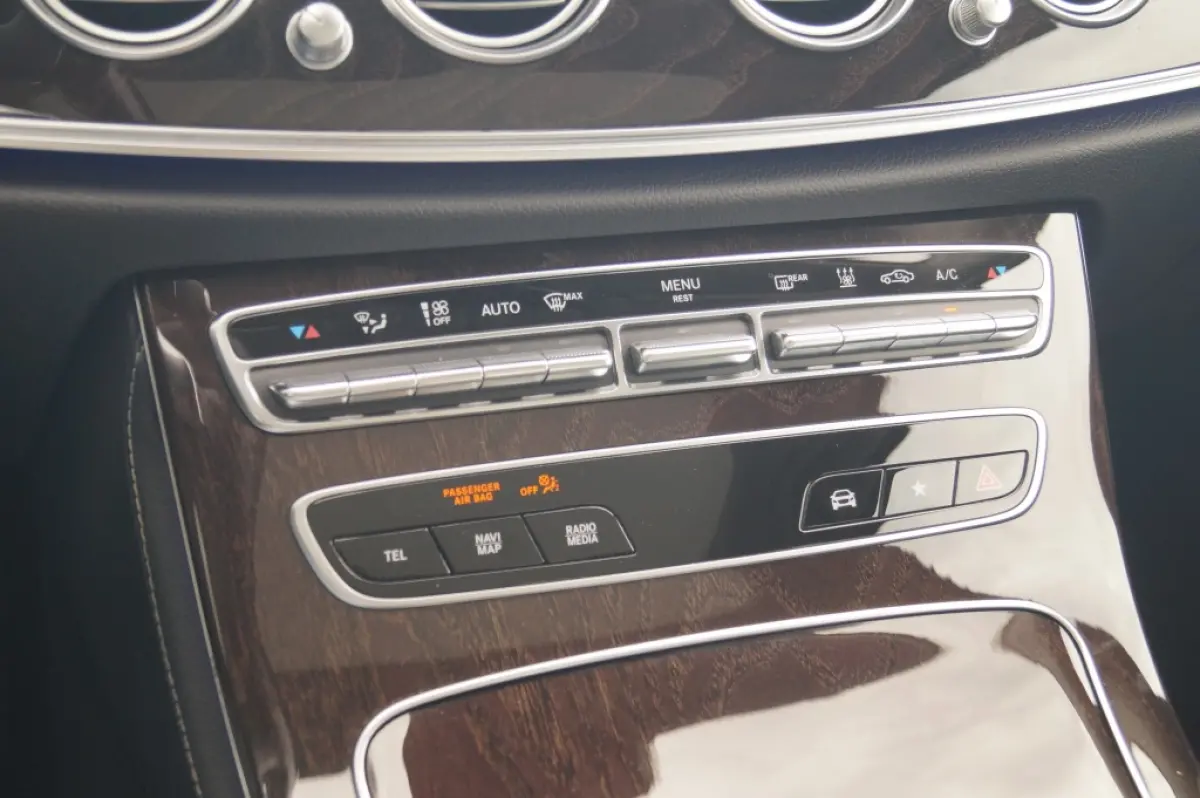 300de PHEV -LEER-PANO-BURMESTER-LUCHTVERING-