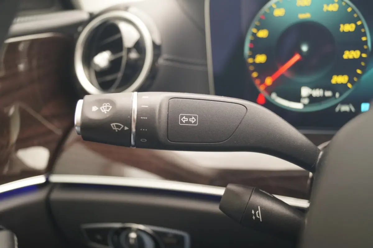 300de PHEV -LEER-PANO-BURMESTER-LUCHTVERING-