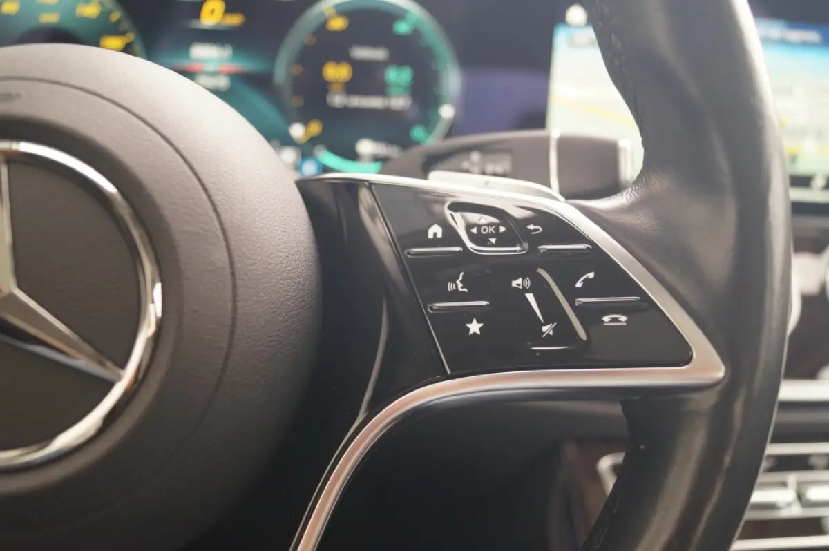 300de PHEV -LEER-PANO-BURMESTER-LUCHTVERING-