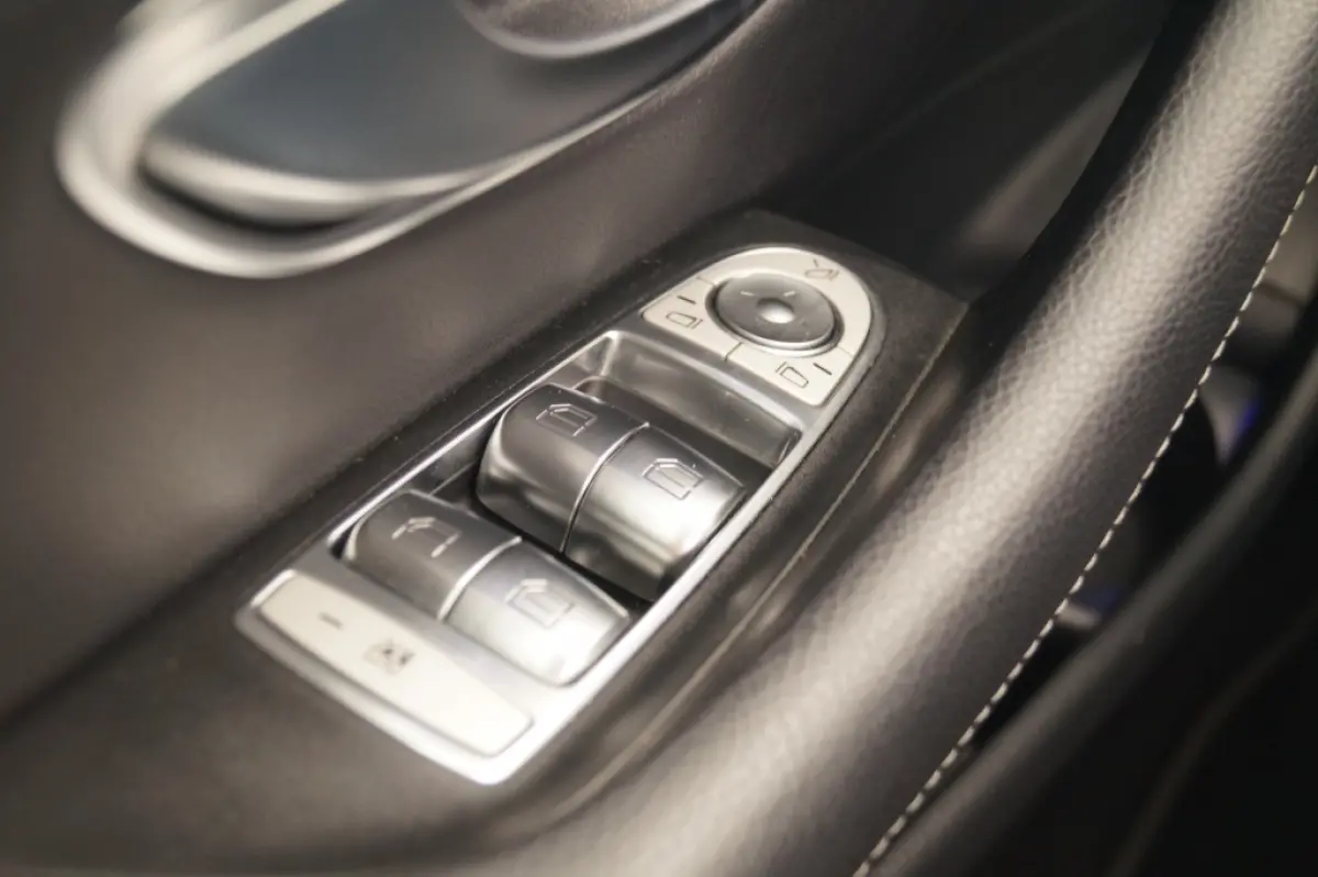 300de PHEV -LEER-PANO-BURMESTER-LUCHTVERING-