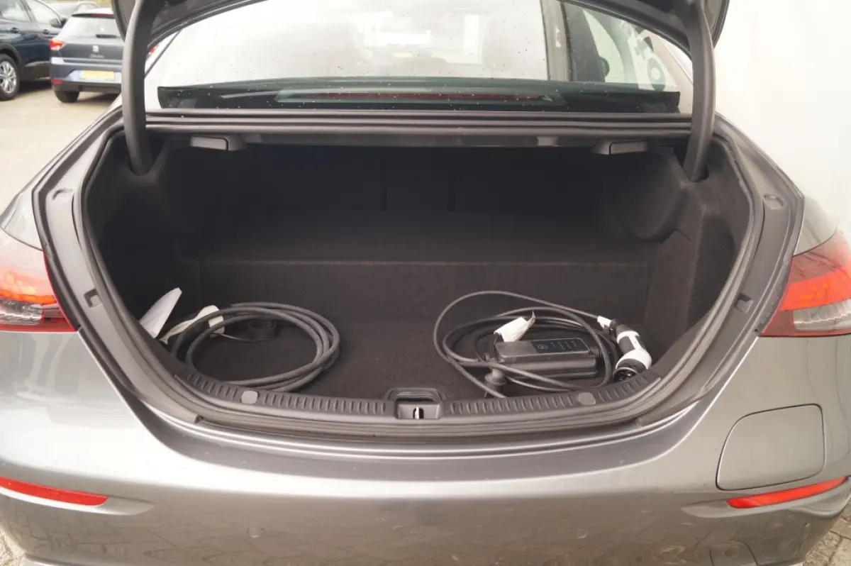 300de PHEV -LEER-PANO-BURMESTER-LUCHTVERING-