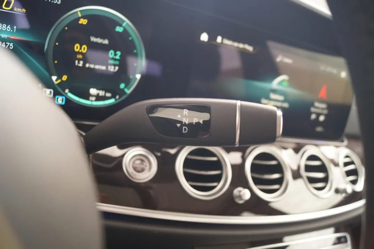 300de PHEV -LEER-PANO-BURMESTER-LUCHTVERING-